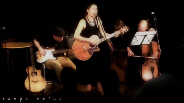 Юлия Теуникова и КоМПОзит - Холодно (КЦ ДОМ, 09.11.17) смотреть онлайн