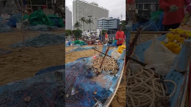 Тайцы просыпаются в 5 утра, чтобы прокормить свои семьи