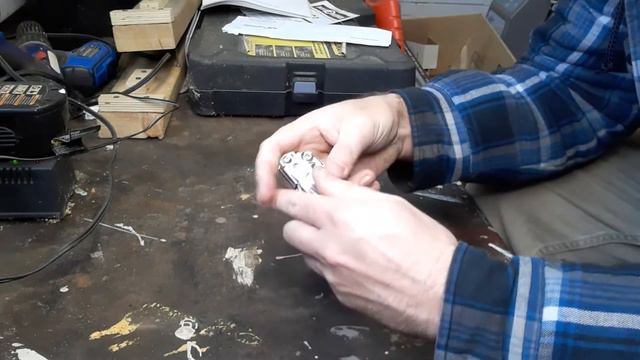 Gerber multitool VS Leatherman Rev смотреть онлайн