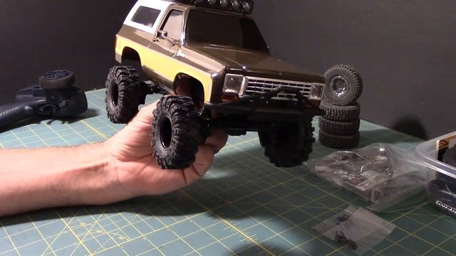 FMS FCX24 K5 Blazer First Upgrades! (And First Breakage!) смотреть онлайн