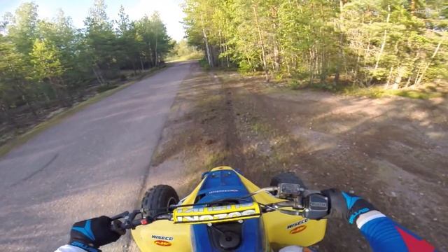 SUZUKI QUADZILLA LT500R 2-STROKE [INSANE POWER & SOUNDS] смотреть онлайн