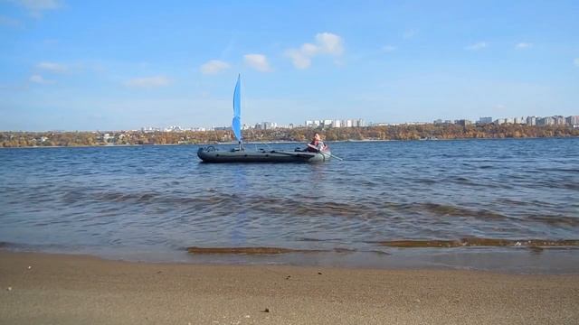 На байдарке Gora63 под парусом в октябре смотреть онлайн