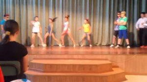 Танец под песню 'круче всех'