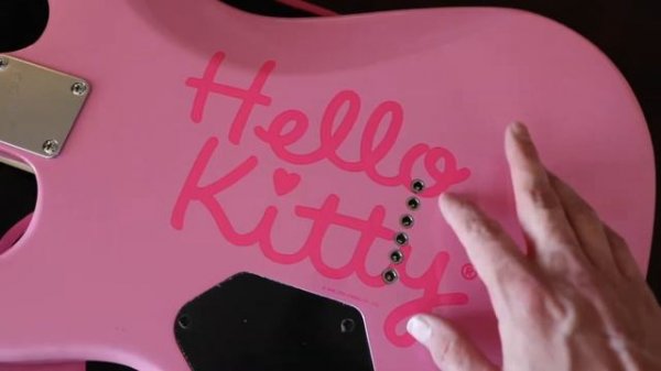 Hello Kitty Fender Squier Strat Demo & Review