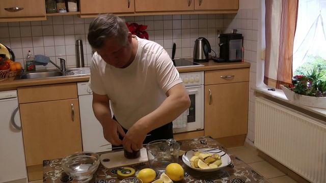 ИМБИРЬ , ЛИМОН И МЁД - ЗДОРОВЬЕ СБЕРЕЖЁТ . РЕЦЕПТ ДЛЯ ПОВЫШЕНИЯ ИММУНИТЕТА ! БАЯНИСТ НА КУХНЕ . смотреть онлайн
