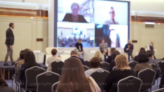 Audience listens to the lecturer смотреть онлайн
