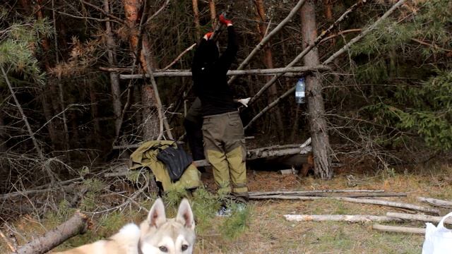 Постройка летне-зимнего лесного лагеря (Серия 4 из 5) Sleeping outside смотреть онлайн