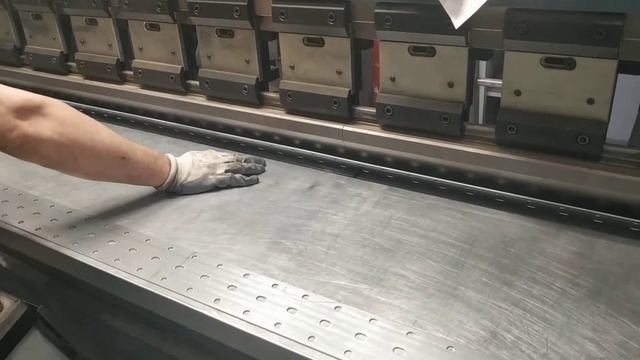 Изготовление перфорированного профиля длиной 3 метра. Завод Лидер, г. Пушкино. смотреть онлайн