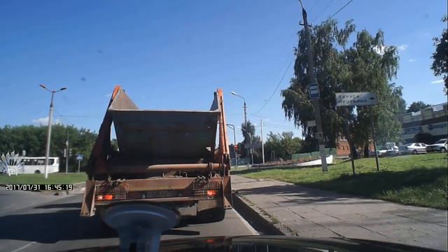 Залип в телефон / Car accident смотреть онлайн