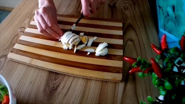 САЛАТ НА КАЖДЫЙ ДЕНЬ. Чем вкусно накормить семью на даче! смотреть онлайн