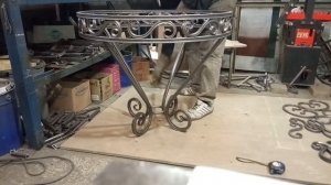 Стол круглый кованый / Своими руками