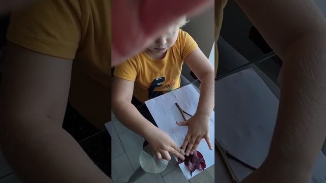 Ідея осінньої аплікації/ аплікація з листя/ #аплікація /#осінняаплікація смотреть онлайн