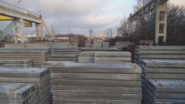 Склад готовых плит перекрытия и ЖБИ в Севастополе на заводе ДСК Консоль смотреть онлайн