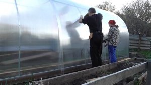 Как собрать теплицу из поликарбоната, часть 2 -  Монтаж поликарбоната