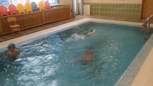 Занятия в бассейне - подготовительная группа смотреть онлайн