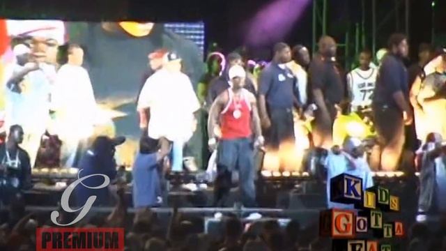 Audience attacks 50 Cent & G-Unit on stage - Live @ Summer Jam 2004 смотреть онлайн
