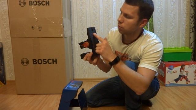 Bosch BM1 Professional обзор и распаковка настенного штатива для нивелиров Bosch смотреть онлайн