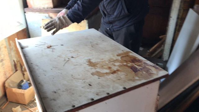 Ремонт в заброшке. Часть 6. Выбрасываем мебель, снимаем обои смотреть онлайн