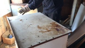 Ремонт в заброшке. Часть 6. Выбрасываем мебель, снимаем обои