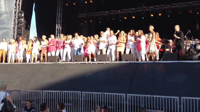 Lotta & Rasmus med Take me to the river. смотреть онлайн