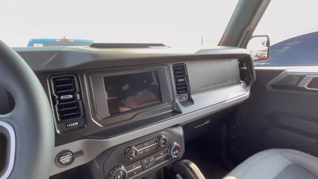 Смотрим Новинки 2021 года! FORD BRONCO VS DODGE RAM TRX смотреть онлайн