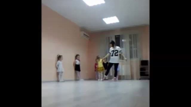 Детский клуб "Облака". Танцевальные шаги смотреть онлайн