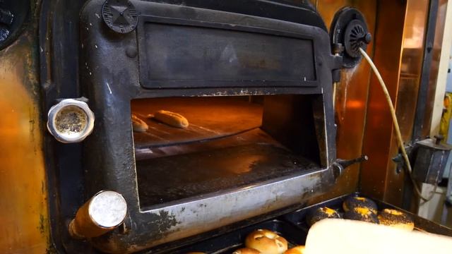 石窯焼きたてパンラッシュ！地元客が集うパン争奪戦に深夜から密着！Amazing Skills of Japanese Bakers　ASMR【クロワッサン君津店】 смотреть онлайн