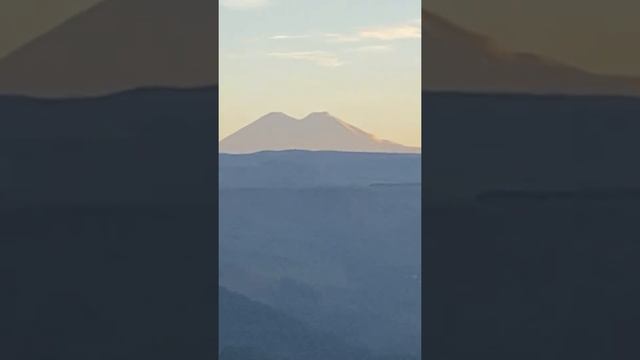 Эльбрус в лучах заката. смотреть онлайн