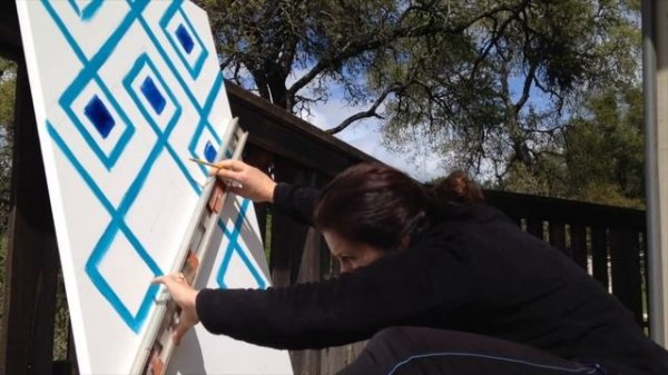 DIY ROOM DECOR: Diamond pattern canvas painting inspired by HGTV magazine cover