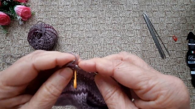 Шапка BOOM двойная лицевой гладью из шикарной пряжи. смотреть онлайн