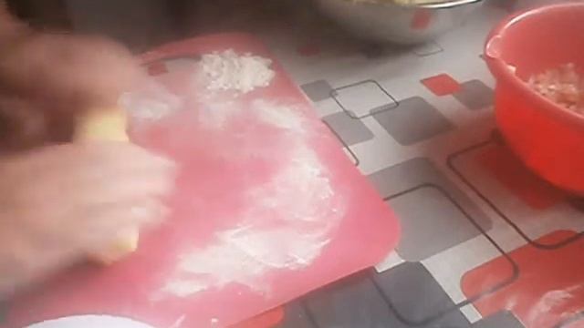 Мясные пирожки из домашнего слоеного теста смотреть онлайн