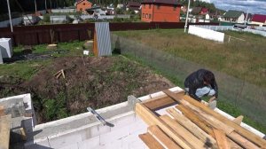 Перекрытие в доме из газобетона по деревянным балкам (межэтажные) и нулевой ряд кладки своими рукам