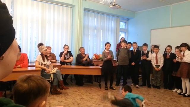 Мой одноклассник танцует-брэйк данс смотреть онлайн