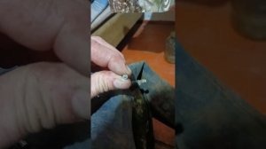 Как выкрутить сломанный золотник. Ремонт камеры.