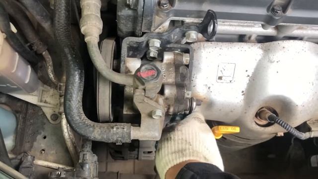 Как подтянуть ремень Гура и генератора на Hyundai Accent и тд