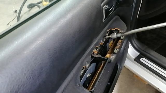 VW Golf 4 Door Panel Removal смотреть онлайн