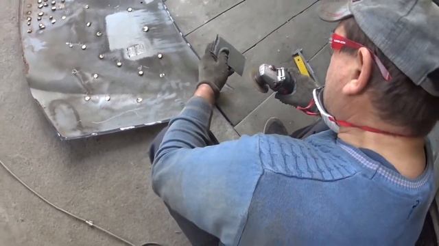 Латаем дыры кузова мазды МПВ. Начало сварочных работ. Вход пошел старый капот от другого автомобиля смотреть онлайн