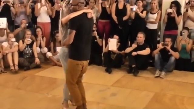 Ranking. Pareja bailando Kizomba смотреть онлайн