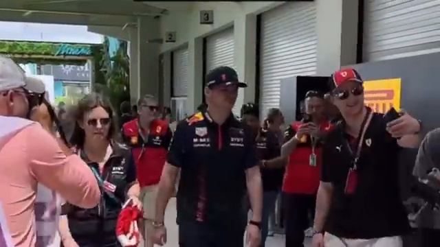 Max Verstappen Lando Norris make fun of Leclerc’s pants | F1 driver arrivals on raceday | смотреть онлайн