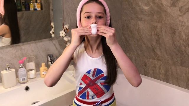 ПОЧЕМУ НЕОБХОДИМО СМЫВАТЬ МИЦЕЛЛЯРНУЮ ВОДУ? ДОМАШНИЙ ЭКСПЕРИМЕНТ смотреть онлайн