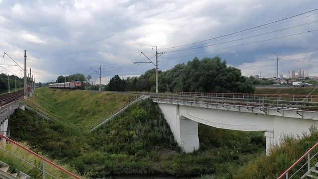ЭДэшка была лучше! ЭП20-046 с поездом №70 Москва-Тамбов и летящая ЭД4М-0426 смотреть онлайн