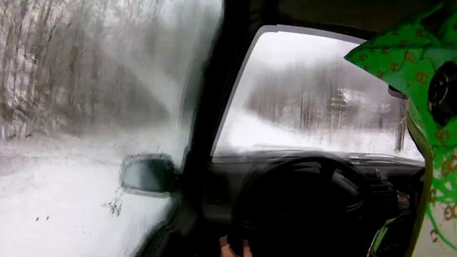 Suzuki Vitara 1.6 4x4 - zimní blbnutí na louce смотреть онлайн