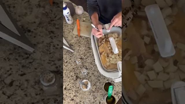 Slow Cooker Chicken Pot Pie смотреть онлайн