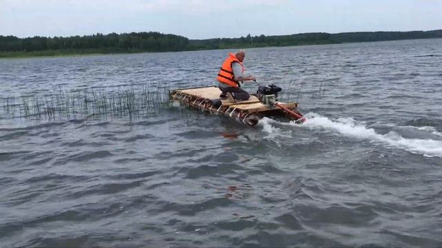 На пивных кегах с мотором болотоходом смотреть онлайн