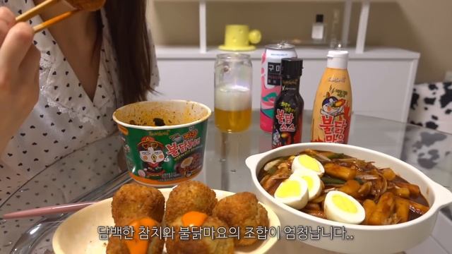 ENG) 자취 브이로그ㅣ매운 요리와 불닭에 집착하는 자취생ㅣ불닭짜장떡볶이, 짜장불닭볶음면, 매운찜닭, 불닭볶음우동, 낙지볶음, 만두탕수, 미역국, 주먹밥튀김, 혼술 смотреть онлайн