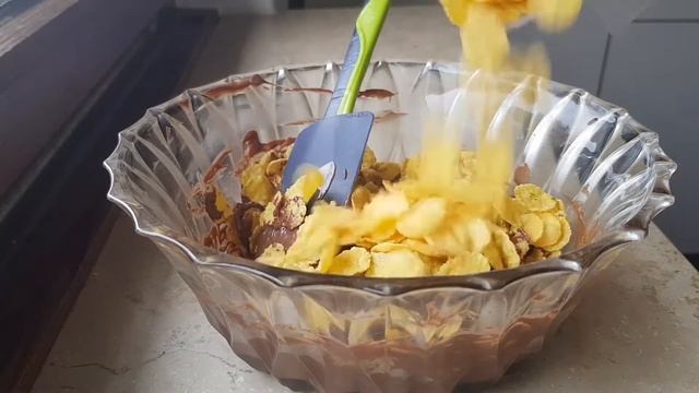 КОНФЕТЫ ХРУСТЯЩИЕ ХЛОПЬЯ/ CHOCO CROSSIES смотреть онлайн