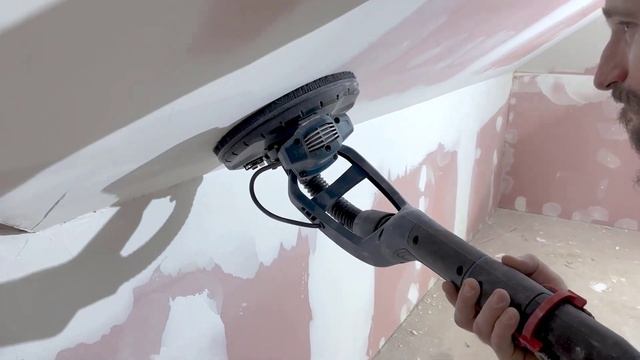 Szlifowanie bezpyłowe z szlifierką do gładzi Bosch GTR 550 Professional i odkurzaczem GAS 35 M AFC смотреть онлайн