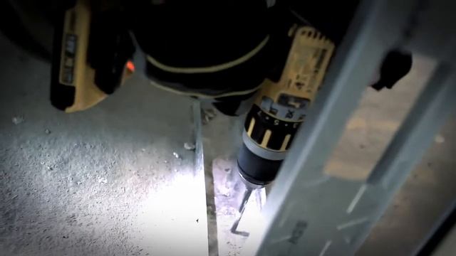 Бесщеточный двигатель - DEWALT BRUSHLESS смотреть онлайн