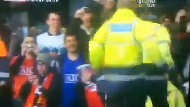 Бэкхем поймал малыша на поле смотреть онлайн