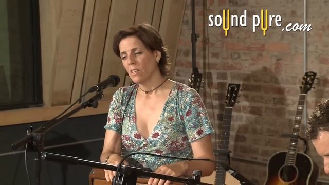 SR40V from Earthworks Audio - Vocal Microphone Demonstration смотреть онлайн